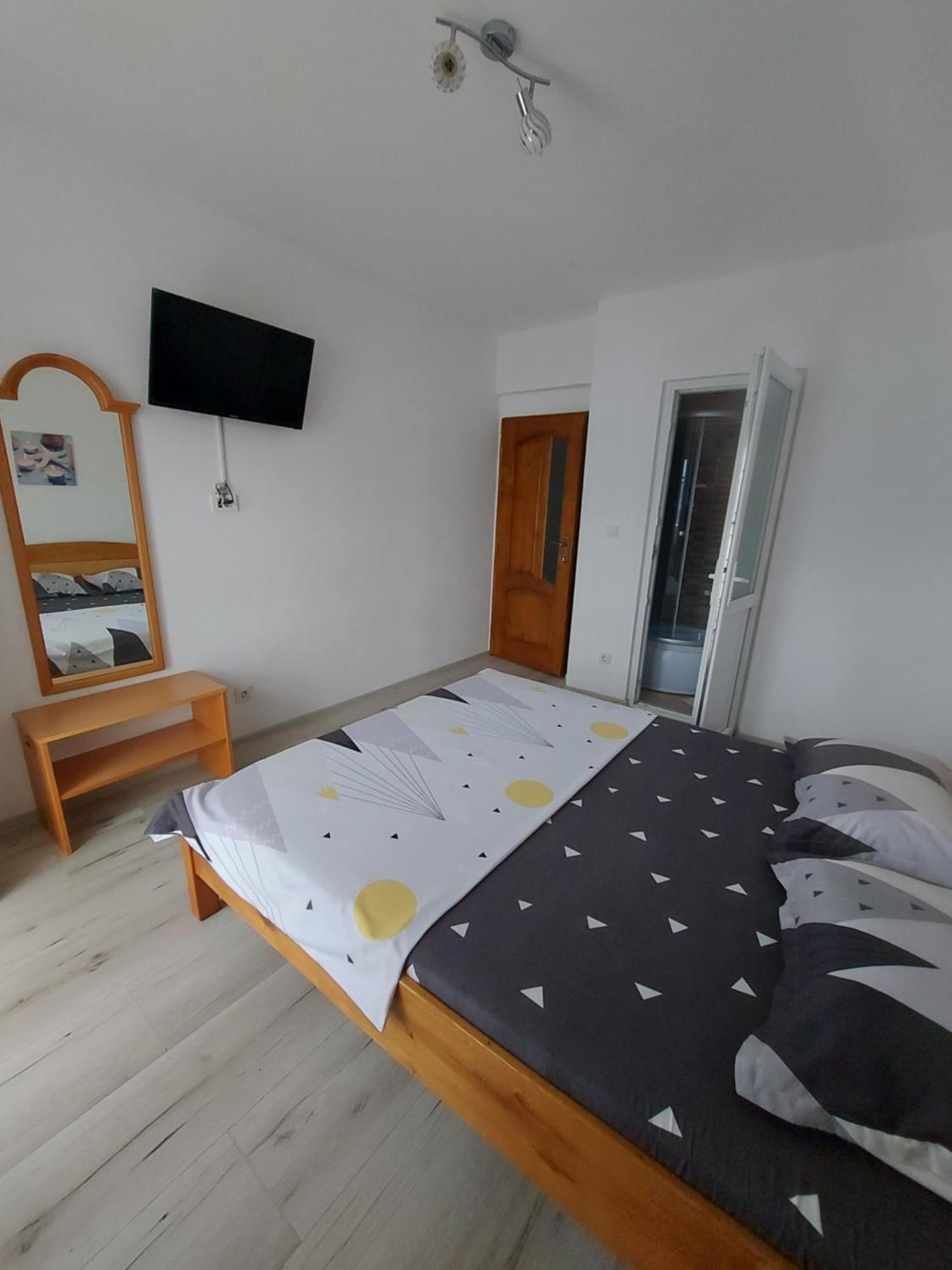 Casa Dalys Hotel Orsova Ngoại thất bức ảnh